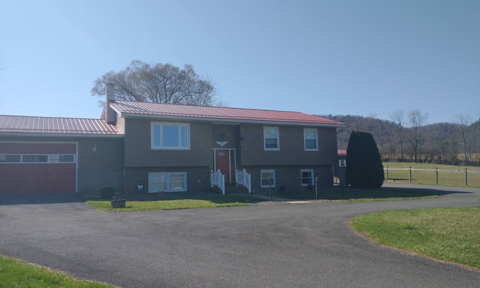 Fleming Other | Country home on horse farm. Only 4 miles from Beaver Stadium.