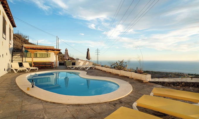 Guia de Isora Villa | Country House "Biofinca Las Dulces Casa La Cuadra" with Sea View, Shared Heated Pool & Wi-Fi
