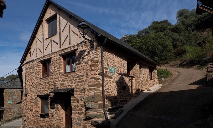 Bembibre House | Country House 'El Sardón I' with Mountain View, Wi-Fi and Air Conditioning