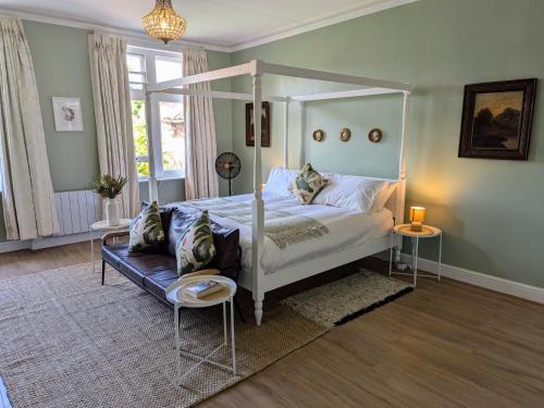 Binham Apartment | Country house holiday with a tennis court!