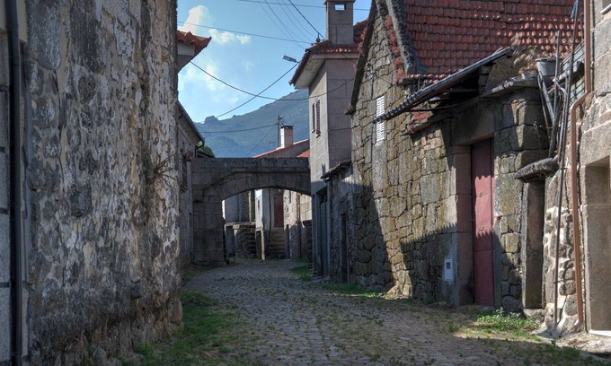 Montalegre House | Country house ideal for a family with two children.