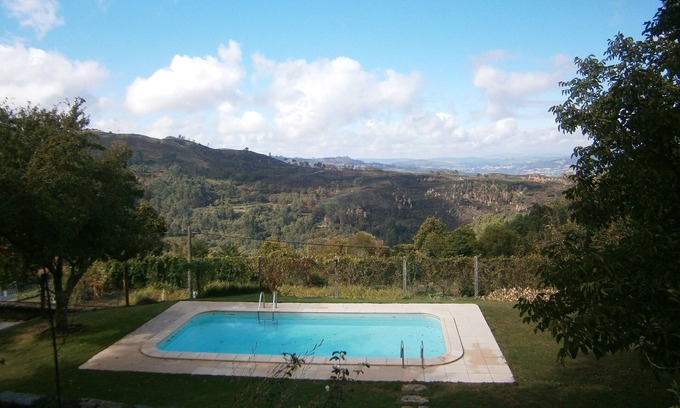 Cinfaes Cottage | Country house in the Douro region