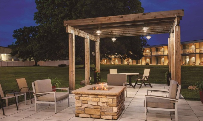 Woodbury Hotel | Country Inn & Suites by Radisson, Woodbury, MN