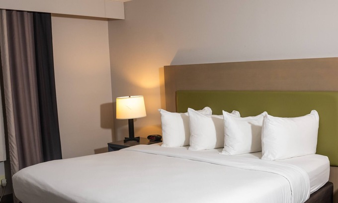 Erie Hotel | Country Inn & Suites by Radisson Erie