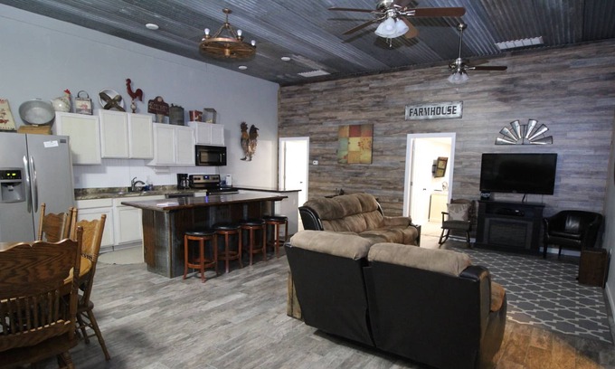 Broken Arrow House | Country Living 15 Minutes From Downtown Tulsa