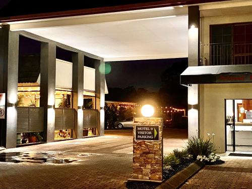 Raceview Hotel | Country Motel Ipswich