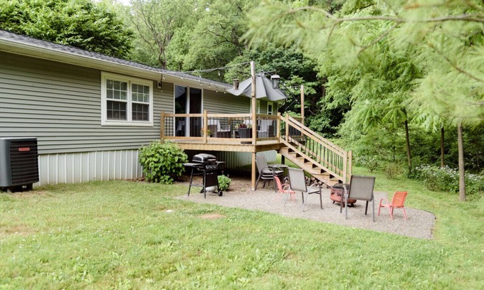 Parkesburg House | Country Outback Cozy Home *W/Camp Fire Pit*