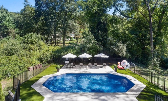 Redding Ridge House | Country Retreat | Heated Saltwater Pool | BBQ | Fire Pit