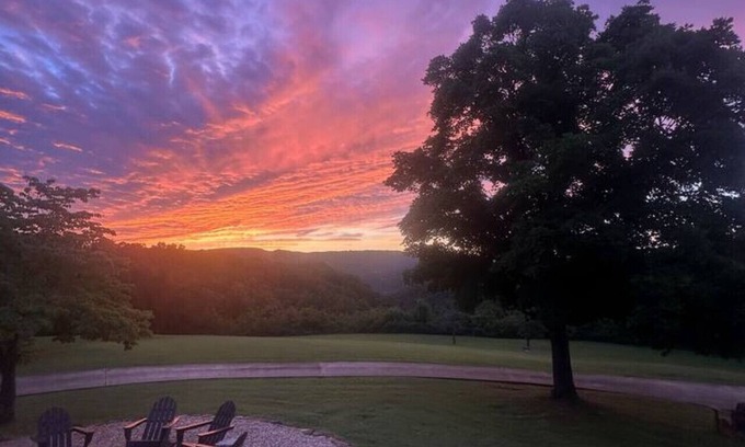 Jasper House | Country Retreat with views of Jasper, AR