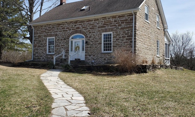 Beckwith House | Country stone house on 40 acres, great base to explore historic Ottawa.