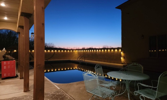 Marshfield House | Country Suite by the Pool