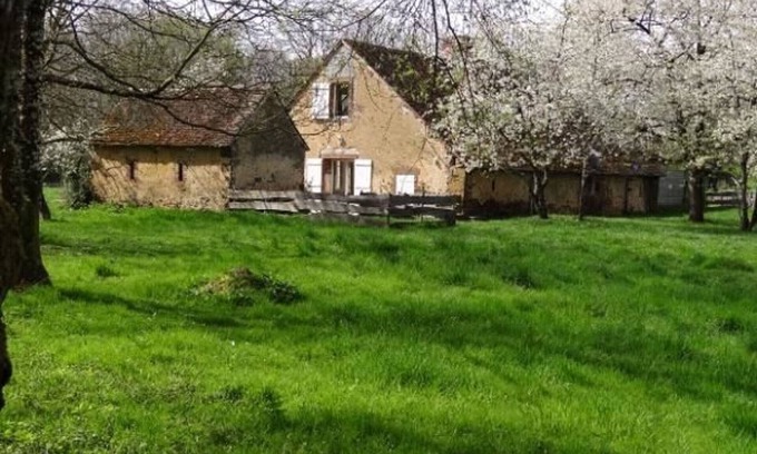 La Bazoge Cottage | Countryside Retreat: Renovated Farmhouse 5km from Major Shopping, 7km from Le Mans