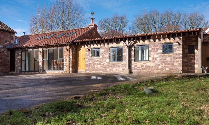 Belluton Apartment | Countryside retreat with stunning views & pool