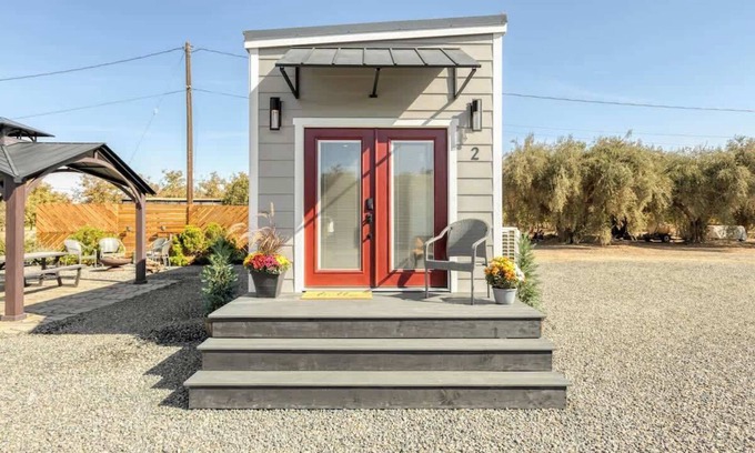 Lindsay House | Countryside Tiny Home w Loft, Close to Sequoia NP