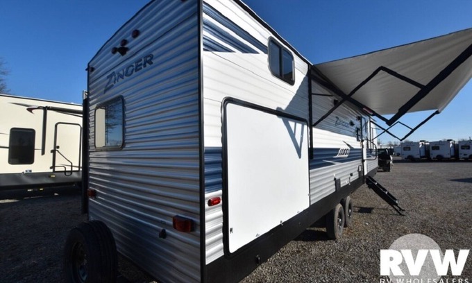 Honey Grove House | Countryside Travel Trailer Getaway