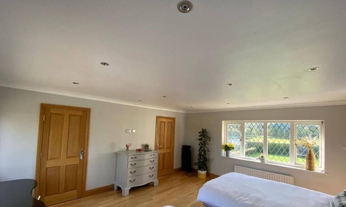 Great Hallingbury Villa | Countryside✓Mountain view✓Quiet✓Romantic anniversary✓ceiling wood