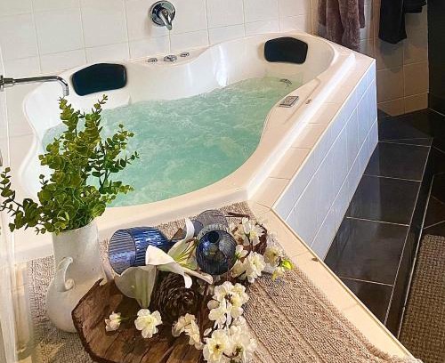 Cowes Villa | Couple's Luxury Resort Spa Retreat
