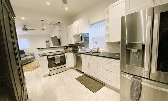 South Salt Lake Apartment | Couples Retreat–Ski Cook Play 1 bdrm Queen—freestanding well appointed digs
