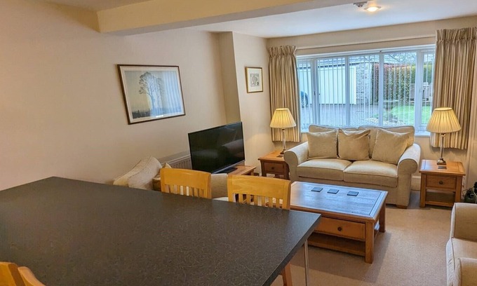Ablington Cottage | Courtyard 2 BED 1 BATH Cottage