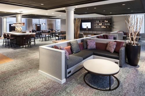 Jefferson Manor Hotel | Courtyard Alexandria Old Town/Southwest