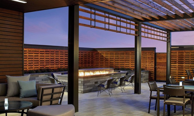 Locust Point Hotel | Courtyard by Marriott Baltimore Downtown/McHenry Row