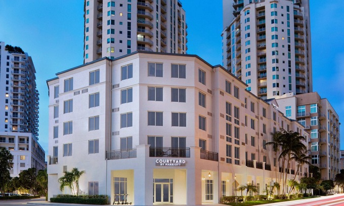 Downtown Hotel | Courtyard by Marriott Miami Dadeland