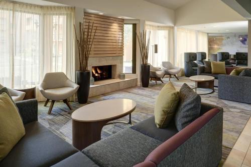 Wayne Hotel | Courtyard by Marriott Indianapolis Airport