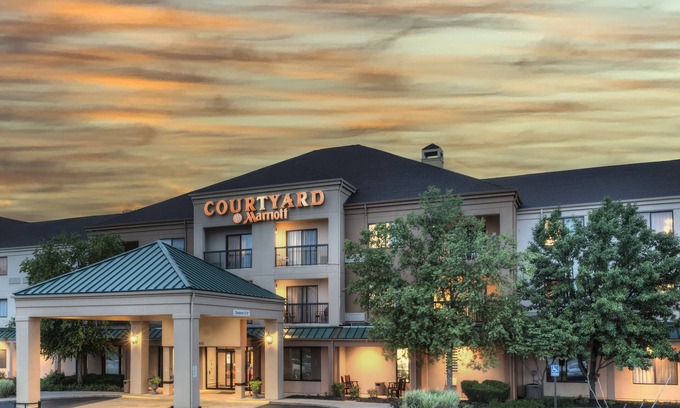 Greenwich Hotel | Courtyard by Marriott Wichita East