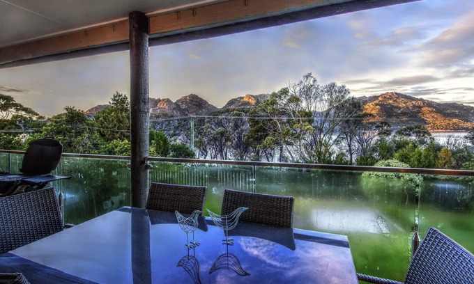 Coles Bay Apartment | Cove Beach Apartment 2 - Freycinet Holiday Houses