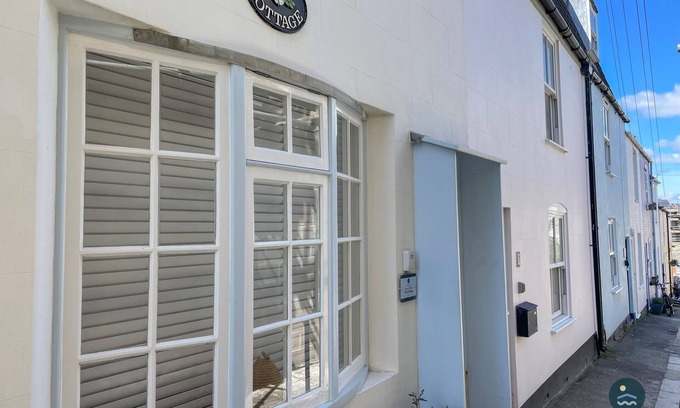 Weymouth Cottage | Cove Cottage - Brewers Quay Harbour