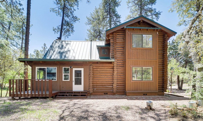 Strawberry Cabin | Covered Deck, Private Acreage: Log Cabin in Pine