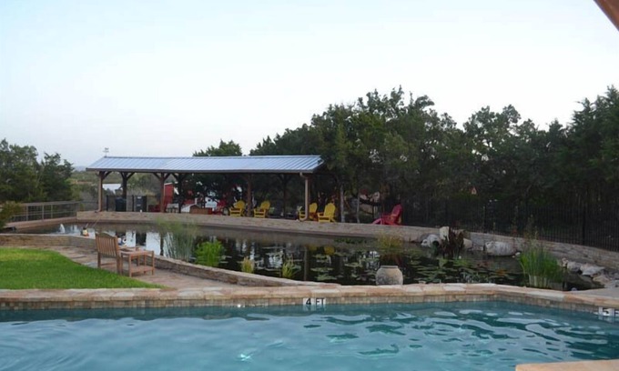 Marble Falls Cabin | Coyote Moon: Serene Escape Under Starry Skies!
