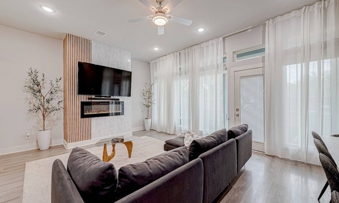 Southeast Houston House | Cozier Homes 6bd NRG, Med Ctr, Downtown