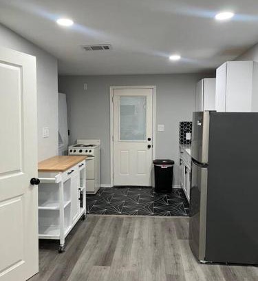 Washington Ave./ Memorial Park House | Cozy 1 bed close to downtown