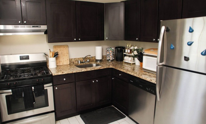 East Brunswick Apartment | Cozy 1-bedroom apartment in enjoyable East Brunswick with WiFi, FREE PARKING.