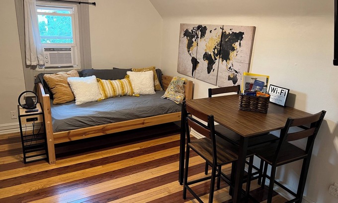Downtown Omaha Apartment | Cozy 1 bedroom apartment.