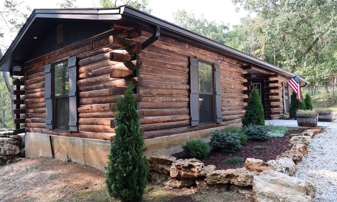 Imperial Cabin | Cozy 1-Bedroom Cabin Retreat