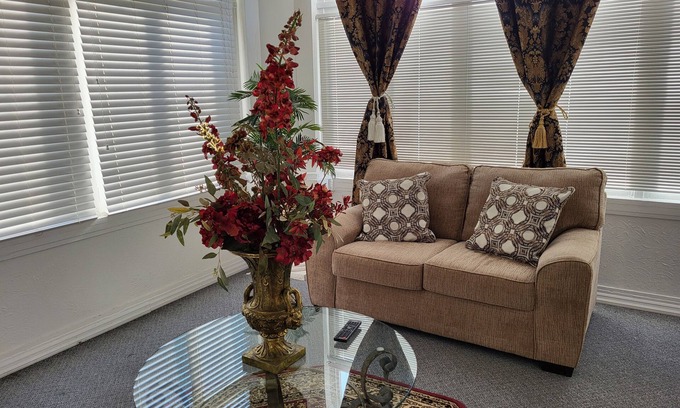 Quincy Apartment | Cozy 1-bedroom corporate apartment with WiFi, AC in lovely Quincy