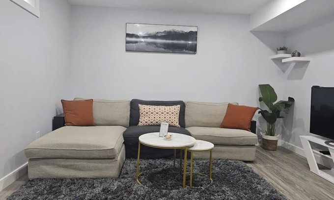 Southeast Calgary House | Cozy 1 Bedroom Guest Suite