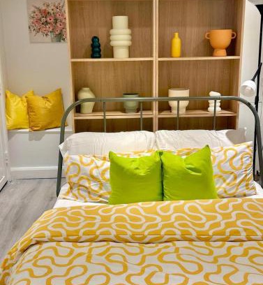 Portsmouth Apartment | Cozy 1 bedroom House, Sleeps 3 - long and short stay welcome