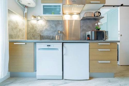 Oullins Apartment | Cozy 1-Bedroom in Central Oullins Steps from the Metro