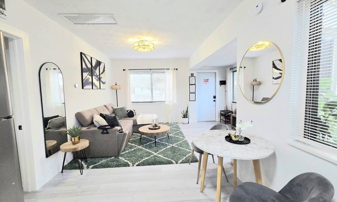 Little Ranches House | Cozy 1 Bedroom + Patio Near Beaches & HardRock Cafe!