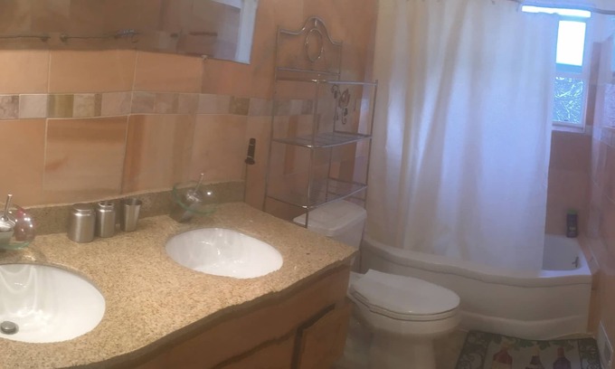 Outer Mission Apartment | Cozy 1-bedroom place inside 3-bedroom flat with Private Bathroom near Glen Park