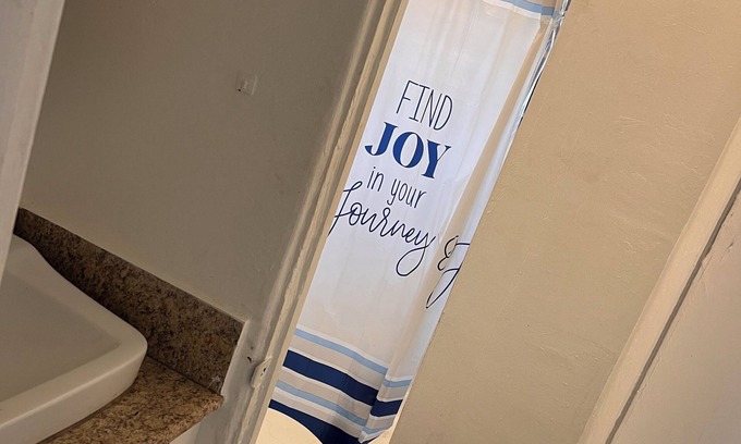 Garfield Apartment | Cozy 1-bedroom Purple apartment in Historic Downtown Phoenix with AC, WiFi