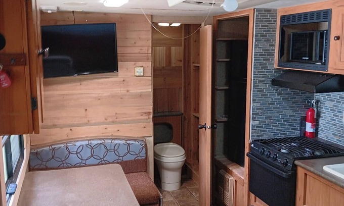 Negreet House | Cozy 1-bedroom RV near Toledo Bend, LA.