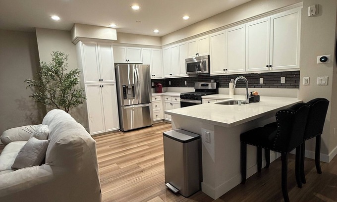 Upland House | Cozy 1-bedroom Townhome close to Claremont