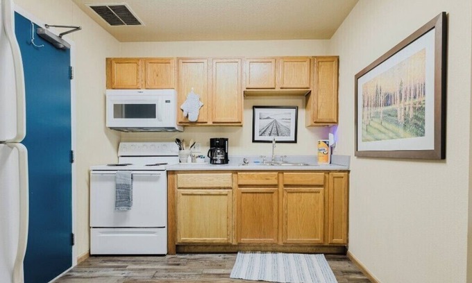 Omaha Apartment | Cozy 1-bedroom with fitness room, WiFi in charming Omaha
