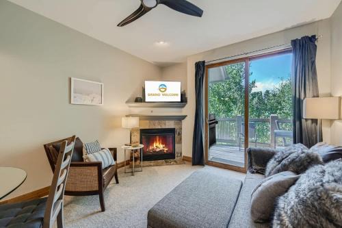 The Highlands House | Cozy 1BR Near Trails with Shuttle to Slopes and Town