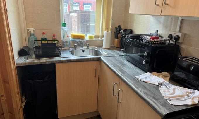 Harehills House | Cozy 2-Bed House in Leeds with Modern Amenities