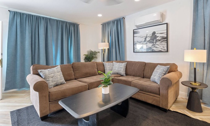 Santa Ana Apartment | Cozy 2-Bed near Disneyland with Parking, AC, Wifi, Smart TV & Laundry